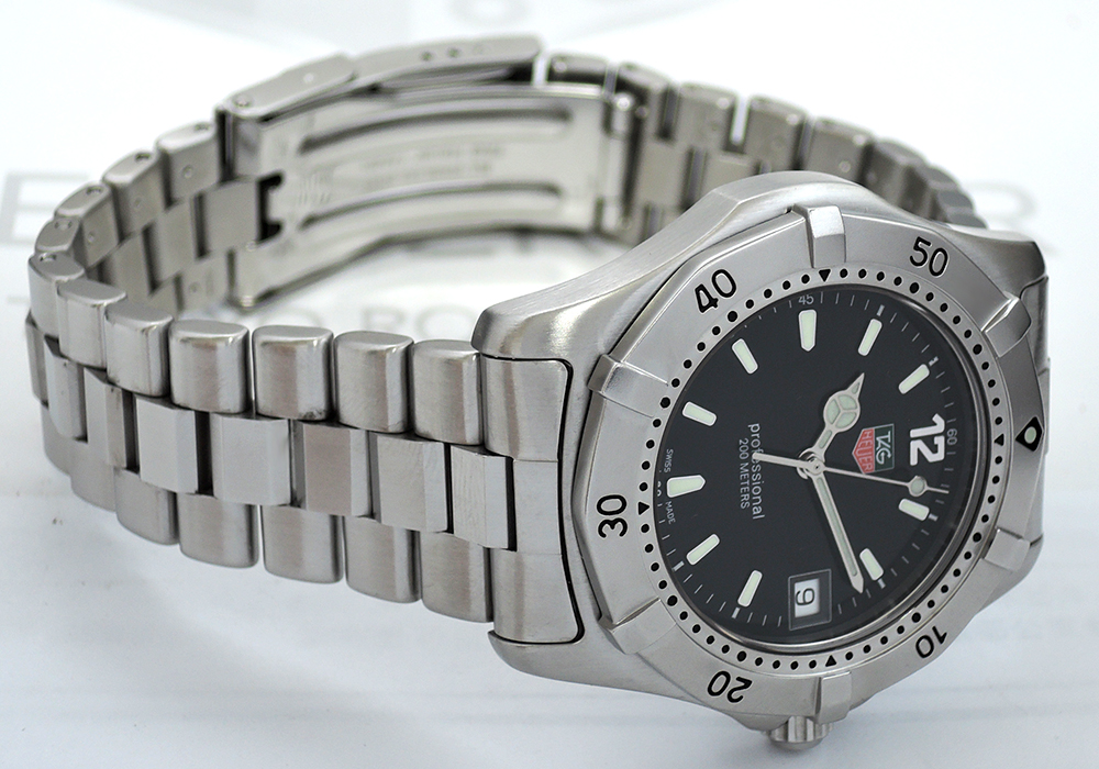 タグホイヤーTAG HEUER 2000シリーズ WK1110.BA0317 黒文字盤 クォーツ メンズ腕時計 保証書付 CF4925のイメージ画像