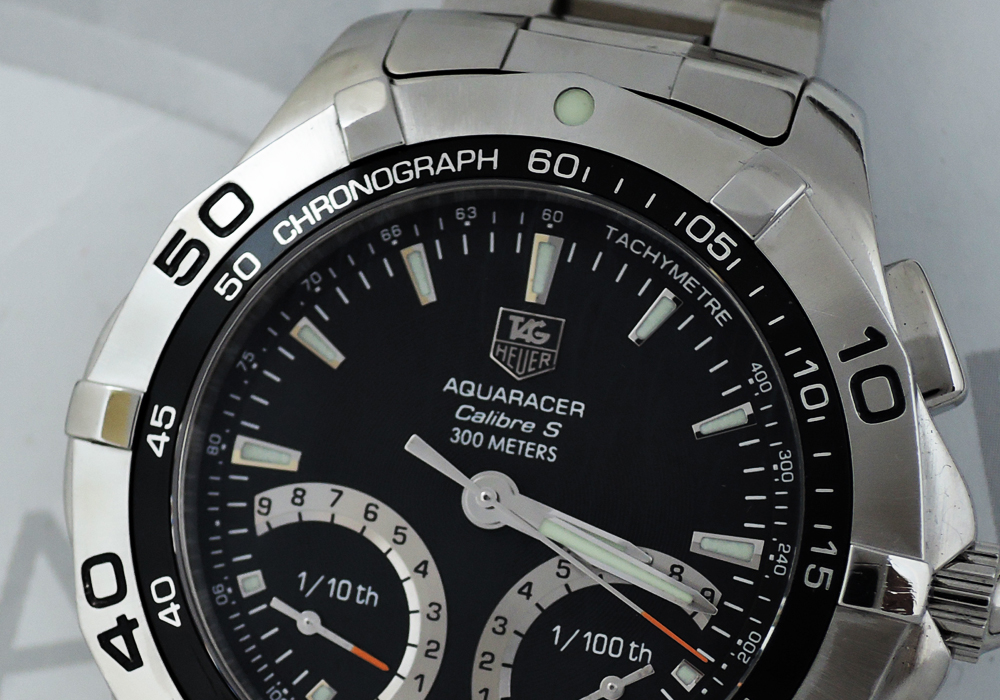 タグホイヤー TAG HEUER ニューアクアレーサー300m クロノグラフ CAF7010 黒文字盤 メンズ腕時計 クォーツ CF4934のイメージ画像