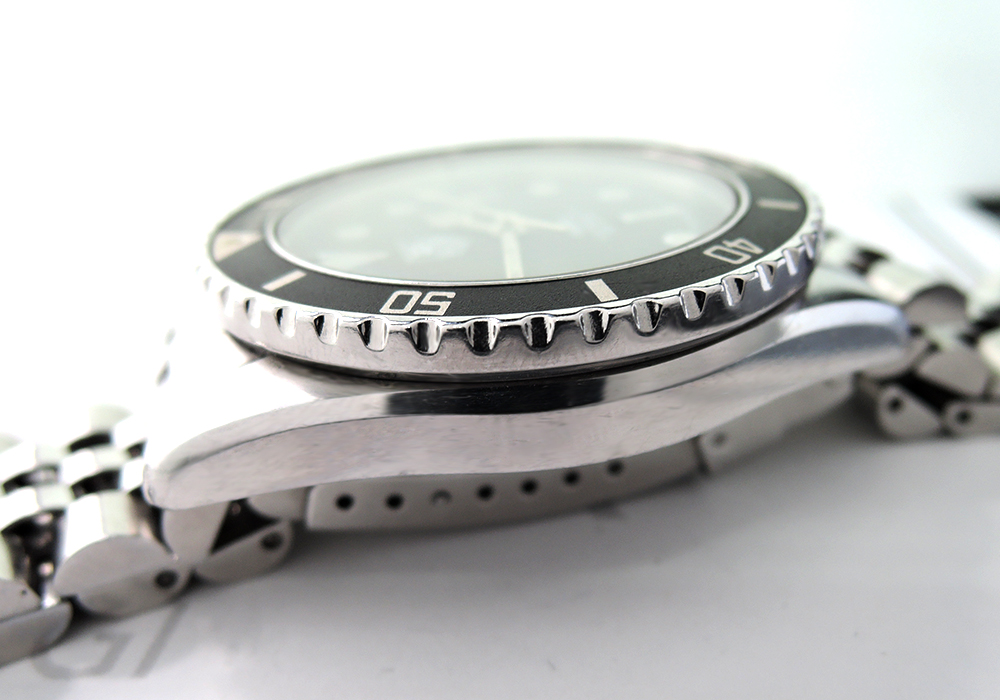 タグホイヤー TAG HEUER プロフェッショナル 980.013B メンズ腕時計 200m クオーツ クロノグラフ ステンレス デイト 黒文字盤 W974のイメージ画像