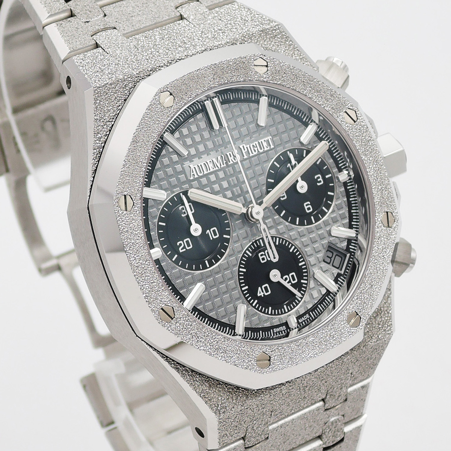 オーデマ・ピゲ ロイヤルオーク クロノグラフ フロステッドゴールド グレー／ブラックダイヤル AT 19cm AUDEMARS PIGUET Royal Oak Chronograph Frosted White Gold 26240BC.GG.1324BC.01 C004388のイメージ画像