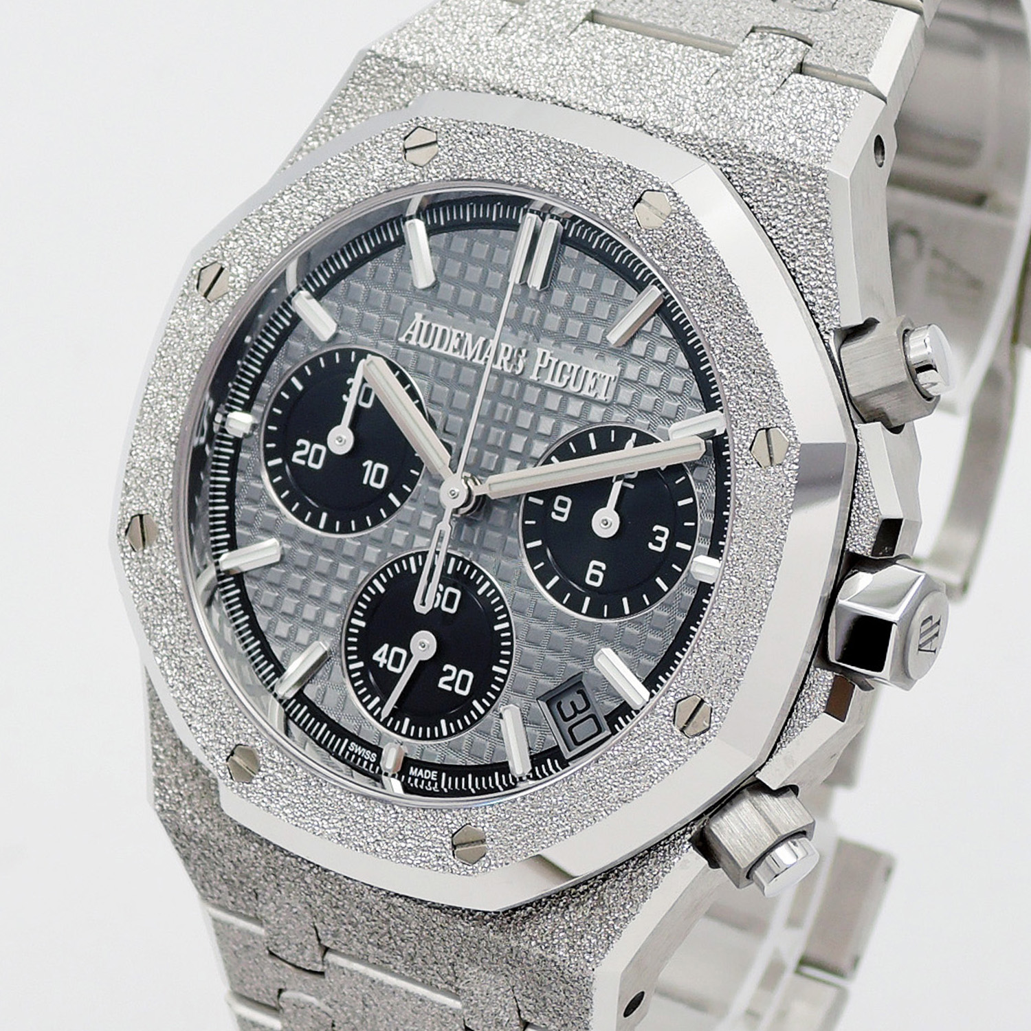 オーデマ・ピゲ ロイヤルオーク クロノグラフ フロステッドゴールド グレー／ブラックダイヤル AT 19cm AUDEMARS PIGUET Royal Oak Chronograph Frosted White Gold 26240BC.GG.1324BC.01 C004388のイメージ画像