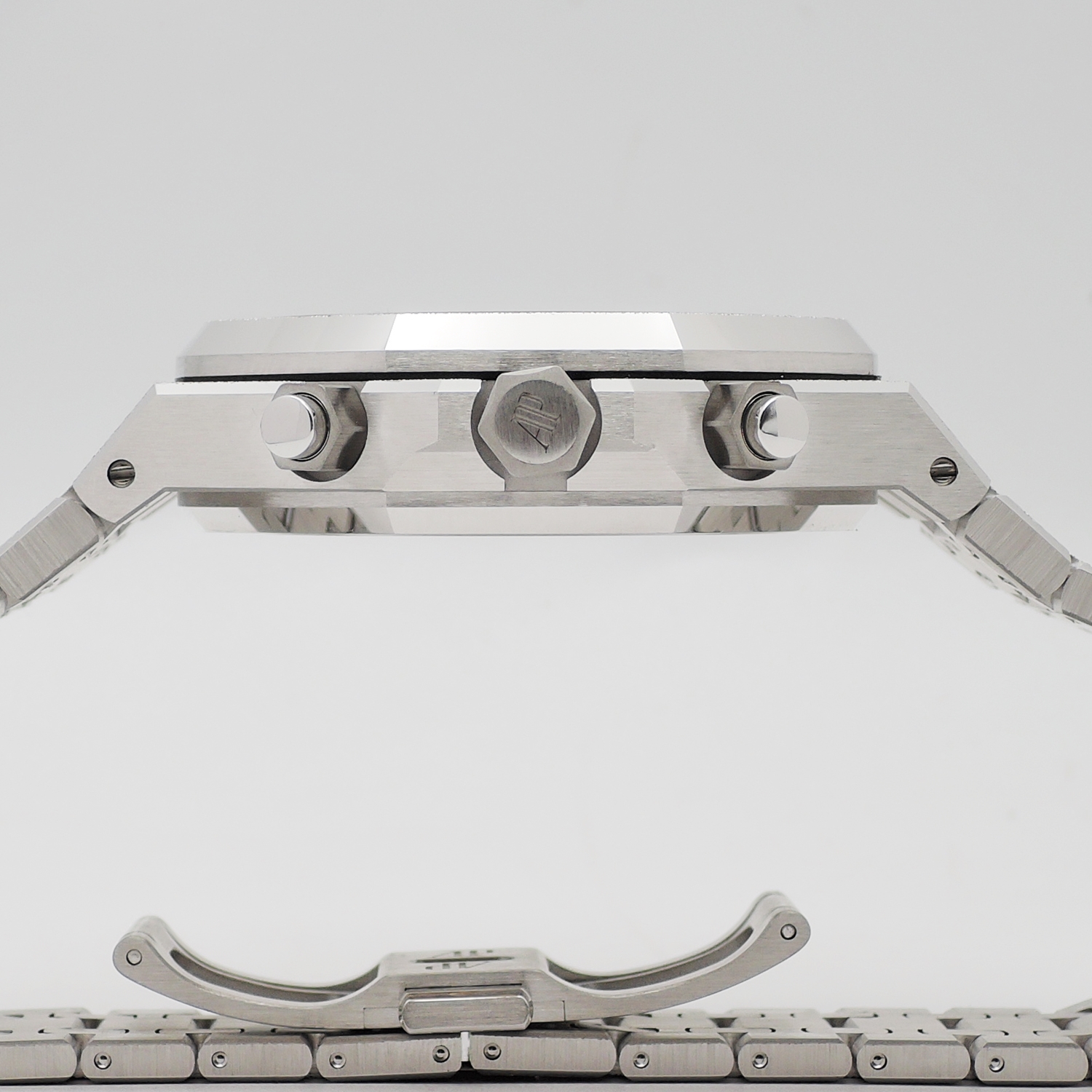 オーデマピゲ ロイヤルオーク クロノグラフ フロステッド 26239BC.GG.1224BC.02 ブラック/シルバー AT 41mm WG 17cm AUDEMARS PIGUET Royal Oak Chronograph Frosted Black/Silver C006380のイメージ画像