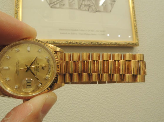ROLEX ロレックスRef18238AN品番 1991年～1992年製 18KYG無垢製 36mm デイデイト 8Pダイヤ＆2Pバケットダイヤ 金文字盤 トリチウム夜光 キレキレ”伸び無”プレジデントブレス(フルコマ) サファイヤクリスタル風防 自動巻 100M防水 裏蓋純正Ref18238緑シール付 ノンポリッシュ磨き”無”の証”赤焼け”自然の芸術モデル！のイメージ画像