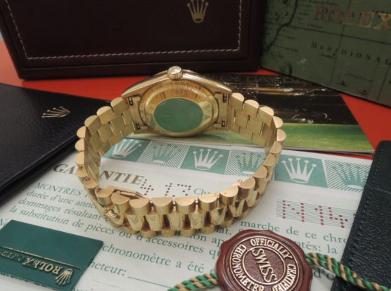 ROLEX ロレックスRef18238AN品番 1991年～1992年製 18KYG無垢製 36mm デイデイト 8Pダイヤ＆2Pバケットダイヤ 金文字盤 トリチウム夜光 キレキレ”伸び無”プレジデントブレス(フルコマ) サファイヤクリスタル風防 自動巻 100M防水 裏蓋純正Ref18238緑シール付 ノンポリッシュ磨き”無”の証”赤焼け”自然の芸術モデル！のイメージ画像