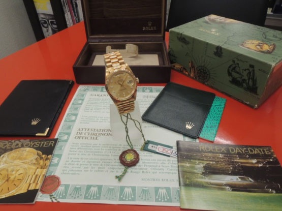 ROLEX ロレックスRef18238AN品番 1991年～1992年製 18KYG無垢製 36mm デイデイト 8Pダイヤ＆2Pバケットダイヤ 金文字盤 トリチウム夜光 キレキレ”伸び無”プレジデントブレス(フルコマ) サファイヤクリスタル風防 自動巻 100M防水 裏蓋純正Ref18238緑シール付 ノンポリッシュ磨き”無”の証”赤焼け”自然の芸術モデル！のイメージ画像