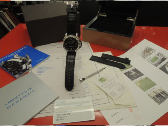 【PANERAI】 パネライPAM00002　ルミノールベース 手巻　1997年～1998年製造 2013年11月パネライにてOHメンテナンス済(明細書付)　純正黒クロコ革ベルト(替用1998年当時のオリジナル黒ラバーベルト付)のイメージ画像