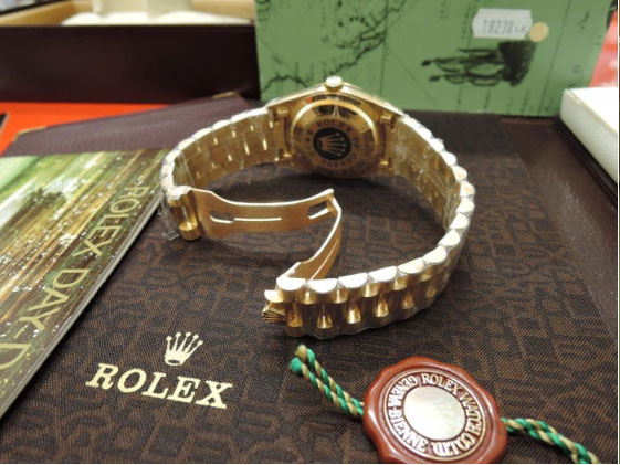 ROLEX ロレックス Ref18238LR デイデイト 10Pルビー＆取巻粒ダイヤ 金シャンパン文字盤 昔は貼って有った日本ROLEX純正裏蓋シール付！のイメージ画像